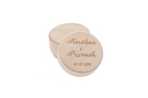 Drewniane pudełko na obrączki z grawerem